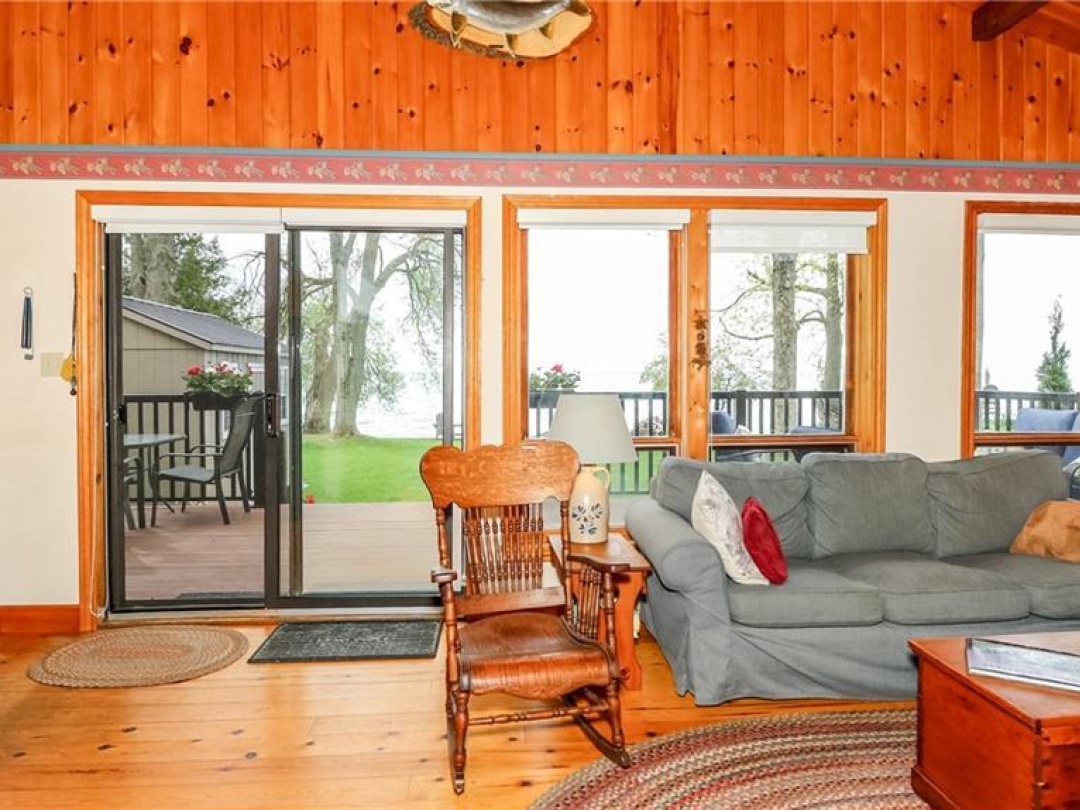 3822 Glenrest Drive Drive, Lake Simcoe