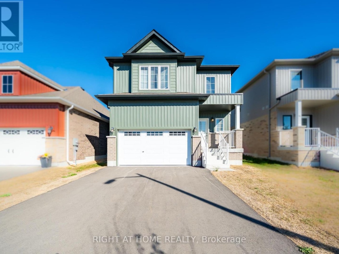 32 HILLCROFT WAY, 