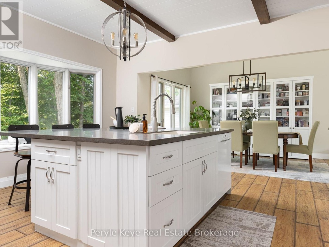 8 SHAW CRESCENT, 