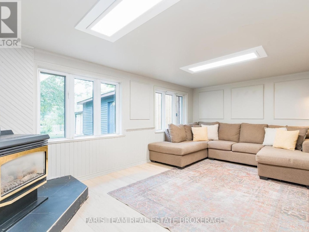 2668 WESTSHORE CRESCENT, 