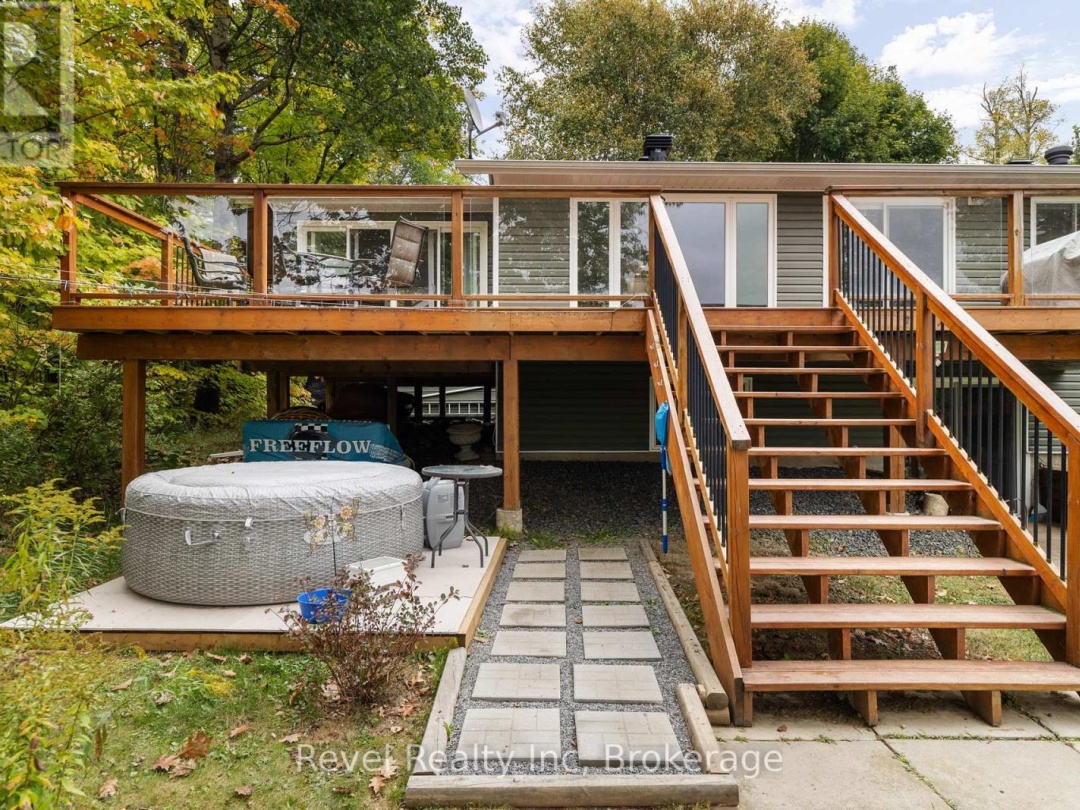 210 BURNETT'S ROAD, Manitouwabing Lake