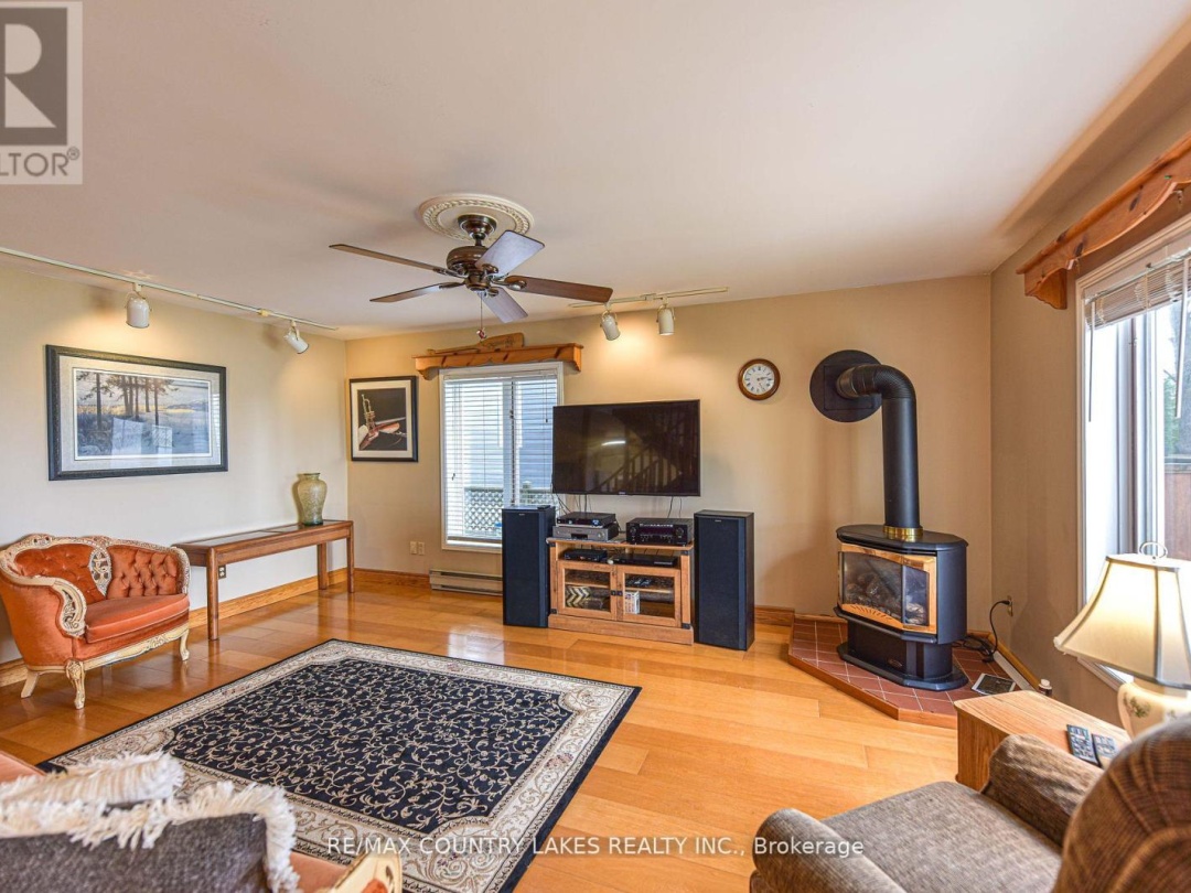 2102 Lakeshore Drive, Lake Simcoe