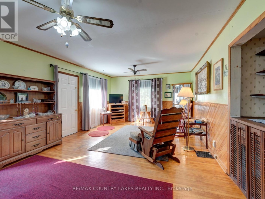446 MAIN STREET E, 
