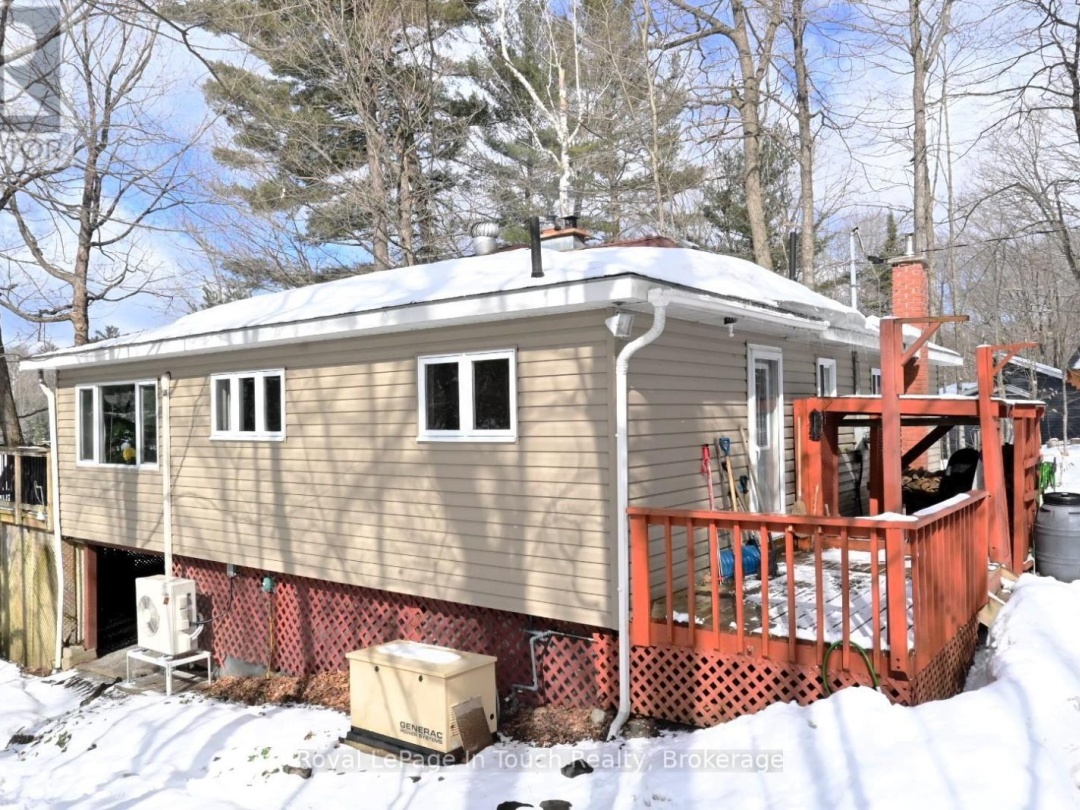 476 Hungry Bay Road E, Six Mile Lake