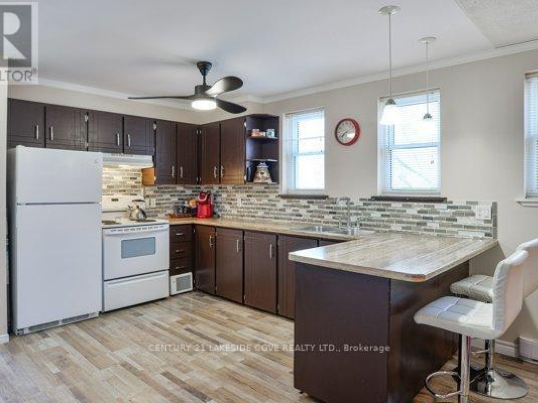 UNIT 27 - 1 PARADISE BOULEVARD S, 