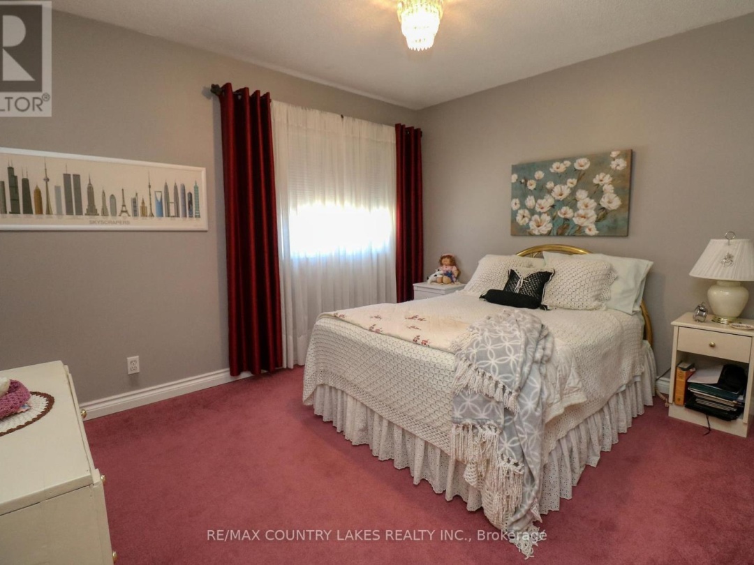 588 MAIN STREET E, 