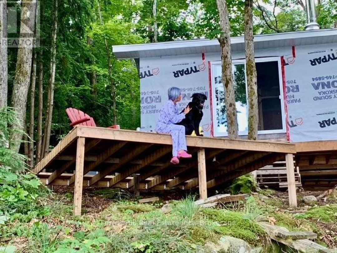 60 Hawksview Lane, Faris Lake