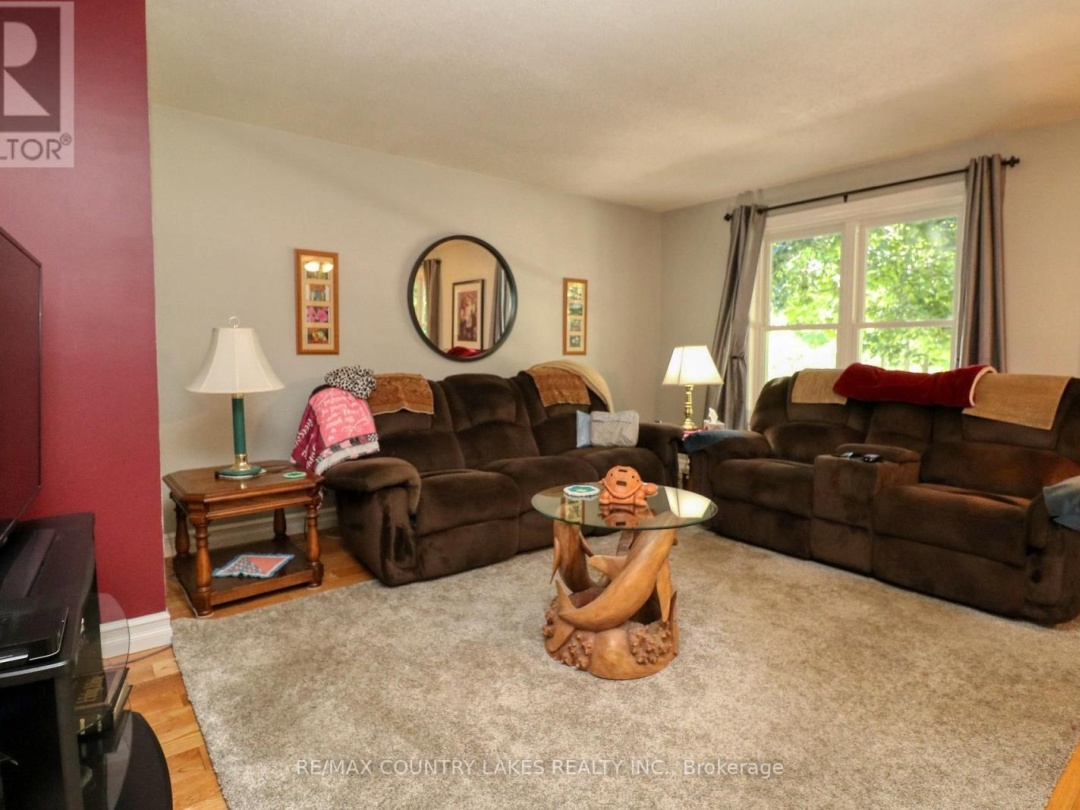 588 MAIN STREET E, 