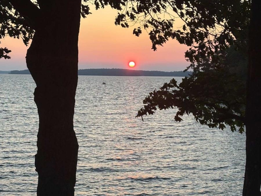 1020 ENNIS BAY ROAD S, 