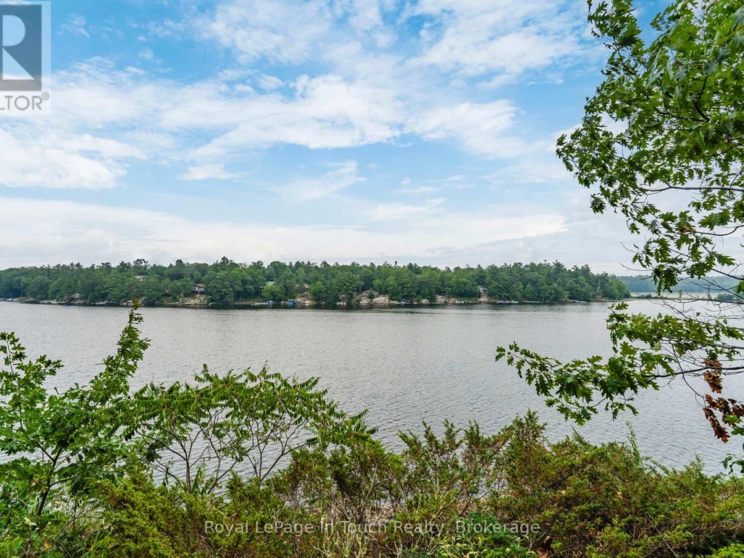390 ISLAND 360 ISLAND, Six Mile Lake