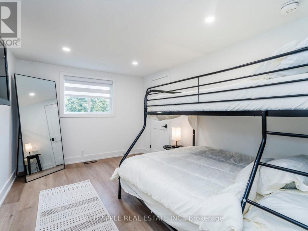 205 Hoyt Avenue, Georgian Bay