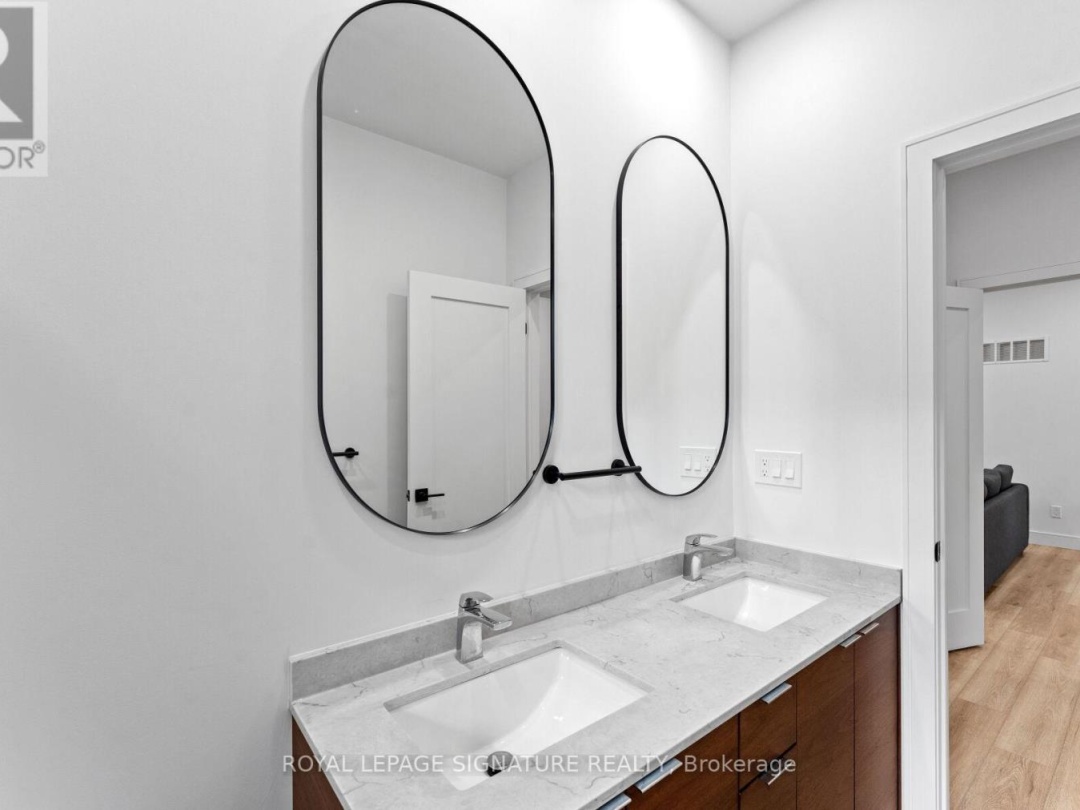 44 SUNNYSHORE PARK DRIVE, 