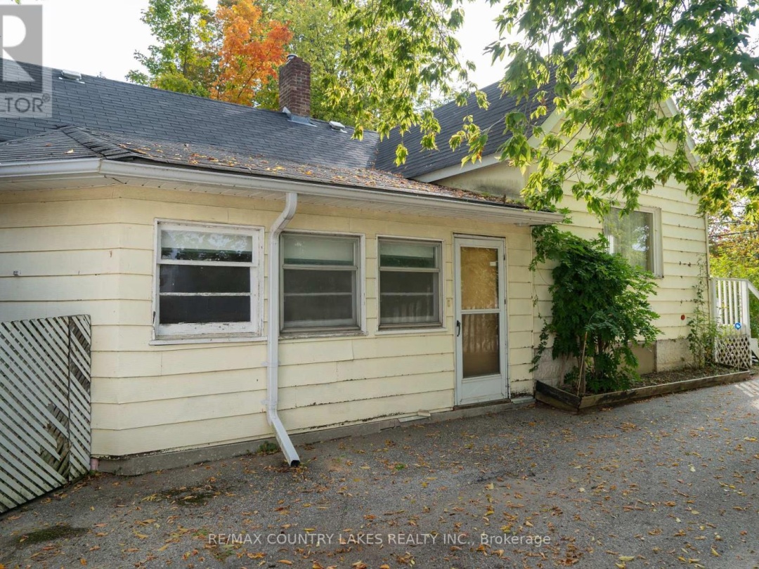 446 MAIN STREET E, 