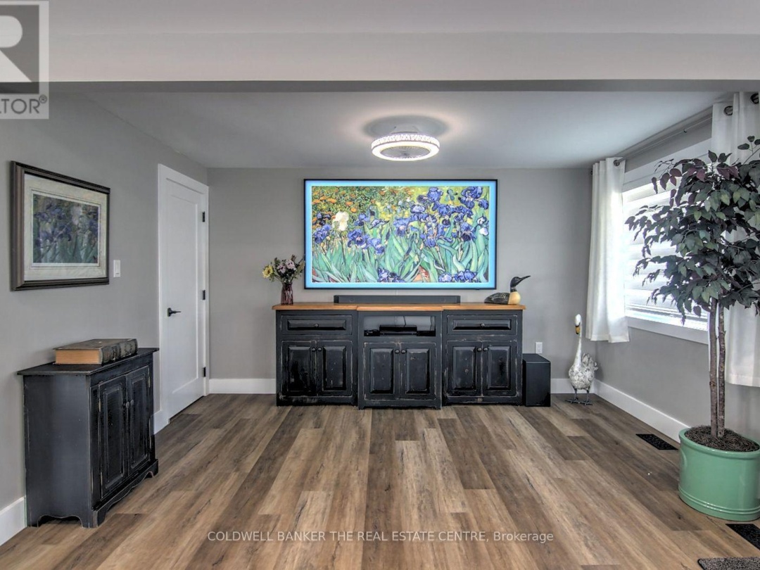 55 PRINCE STREET W, 