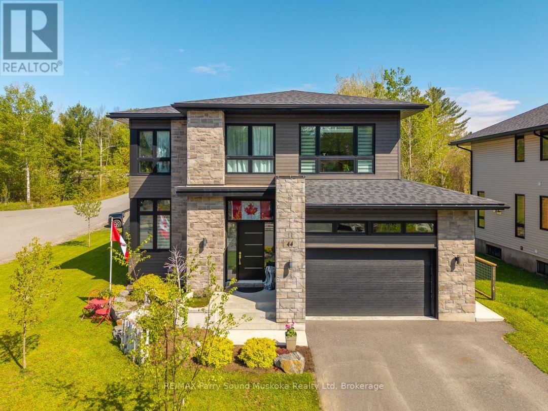 44 DENNIS DRIVE, Parry Sound