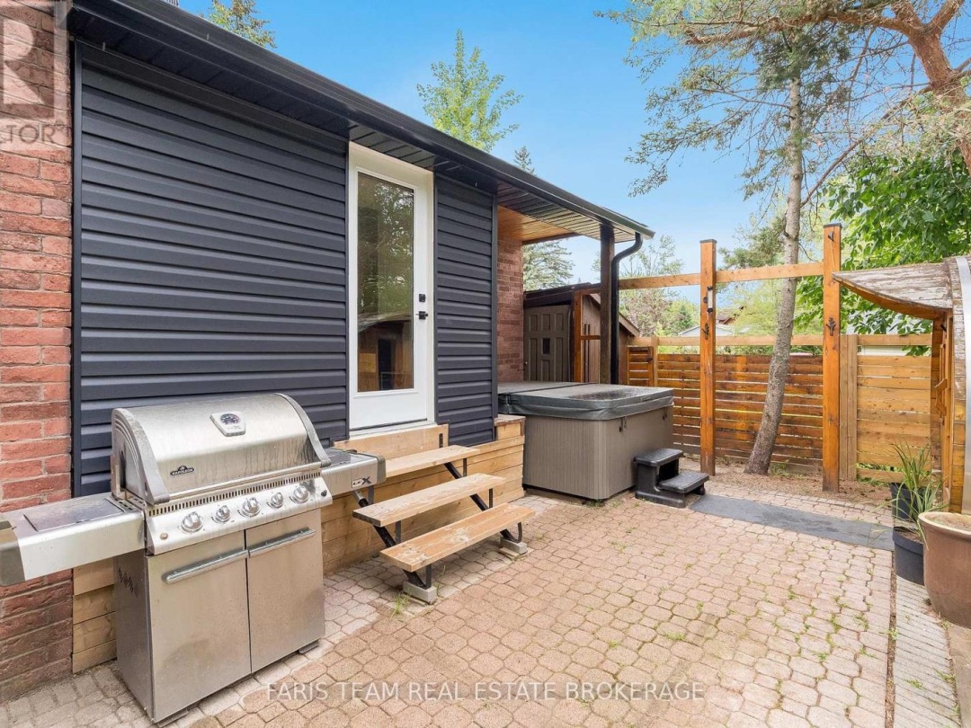2668 WESTSHORE CRESCENT, 