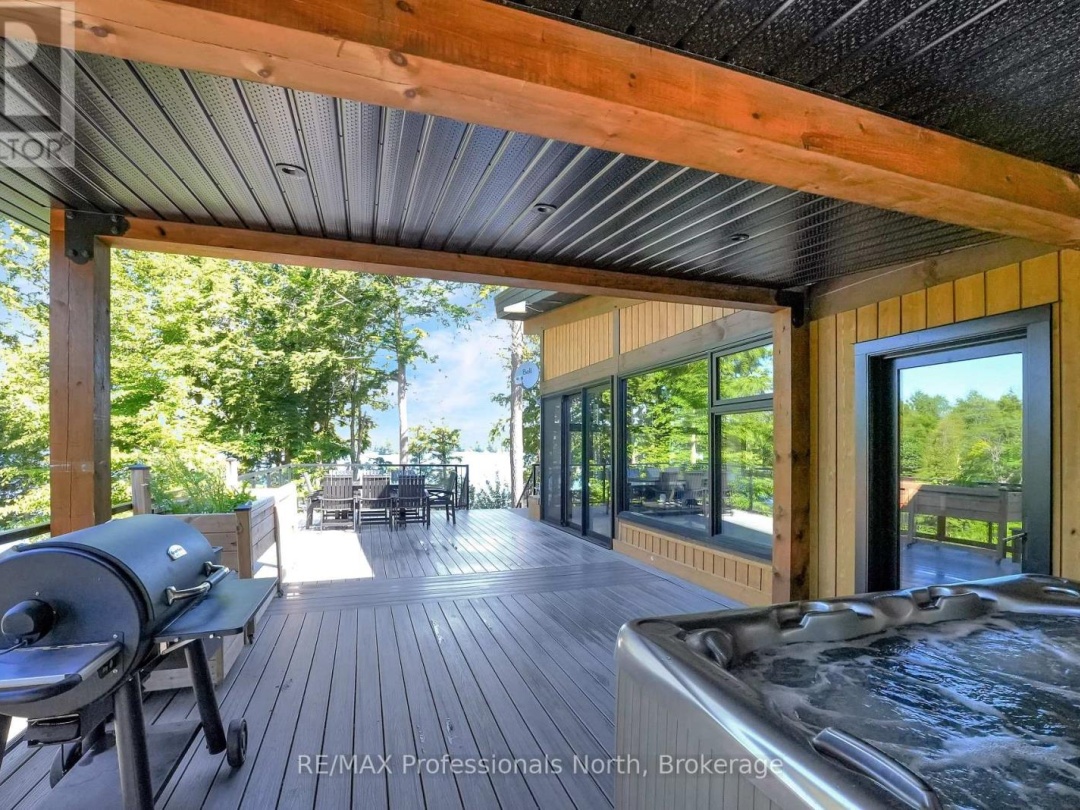 1046 LONE WOLF CRESCENT, 