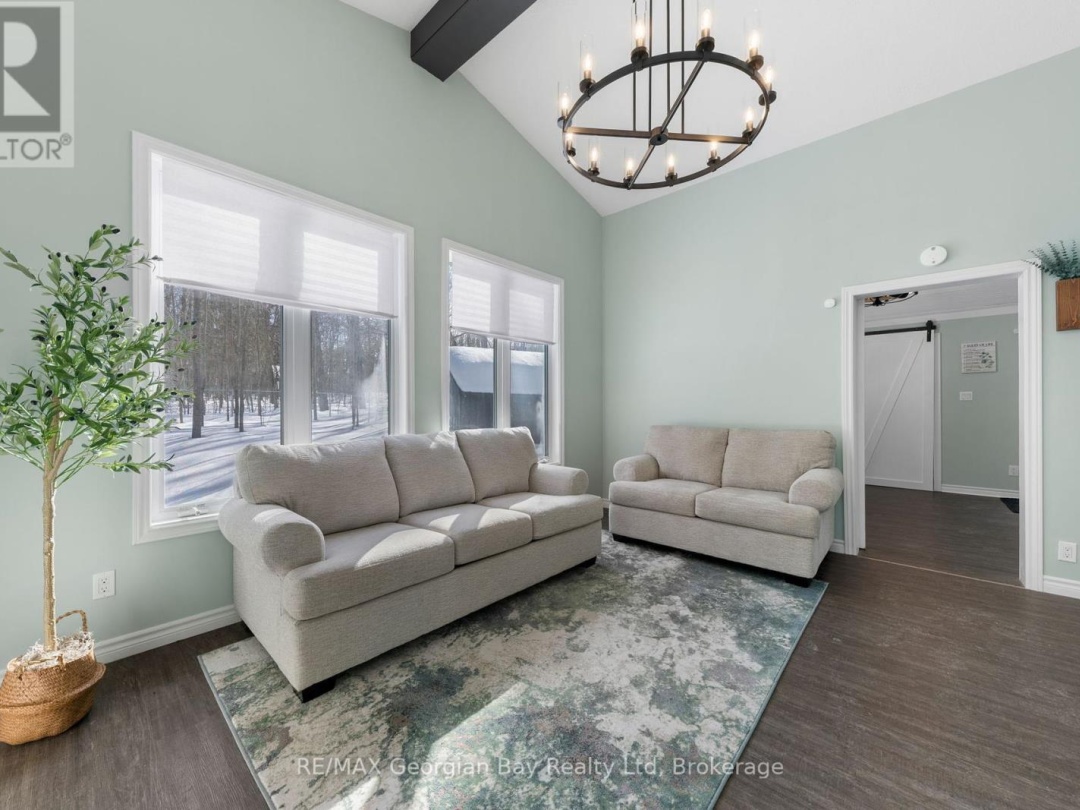 1745 TWIN OAKS CRESCENT, 