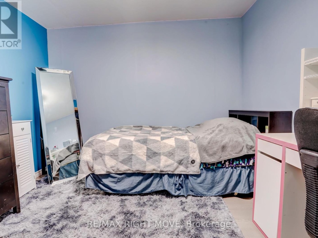 32 JULIA CRESCENT, 