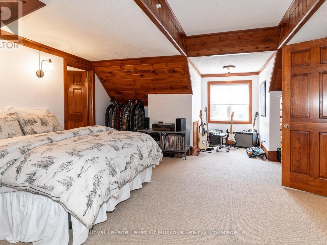 1080 WALKERS GLENN CRESCENT, 