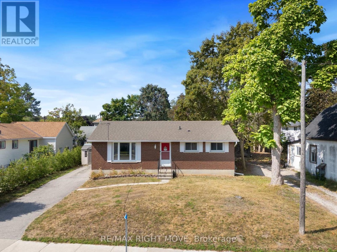 3 WESTMOUNT DRIVE N, 