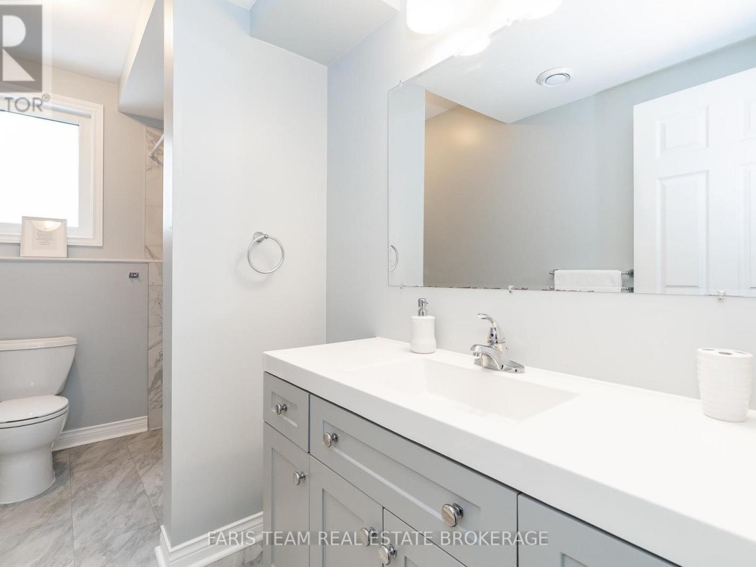 2082 CENTRE AVENUE, 