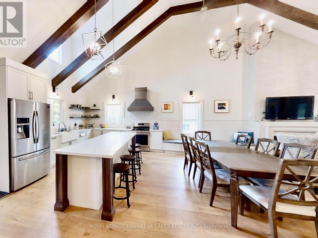 2501 Lakeshore Drive, Lake Simcoe