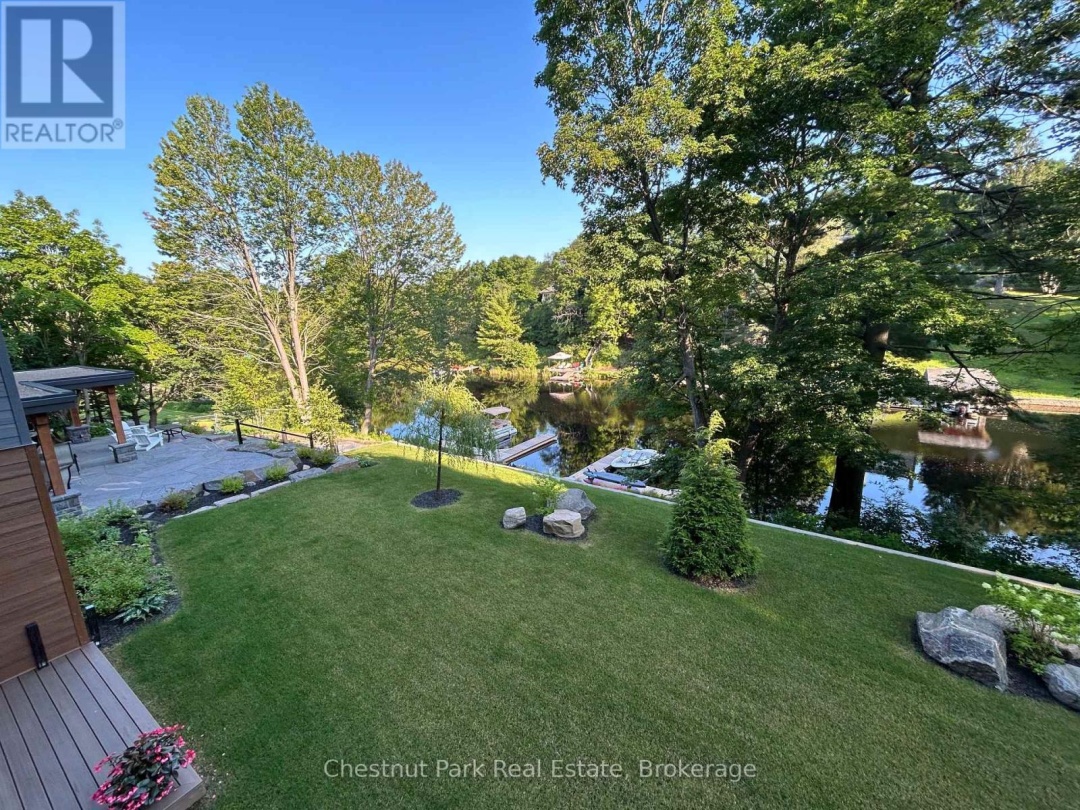 301 200 Anglo Street, South Muskoka Lake