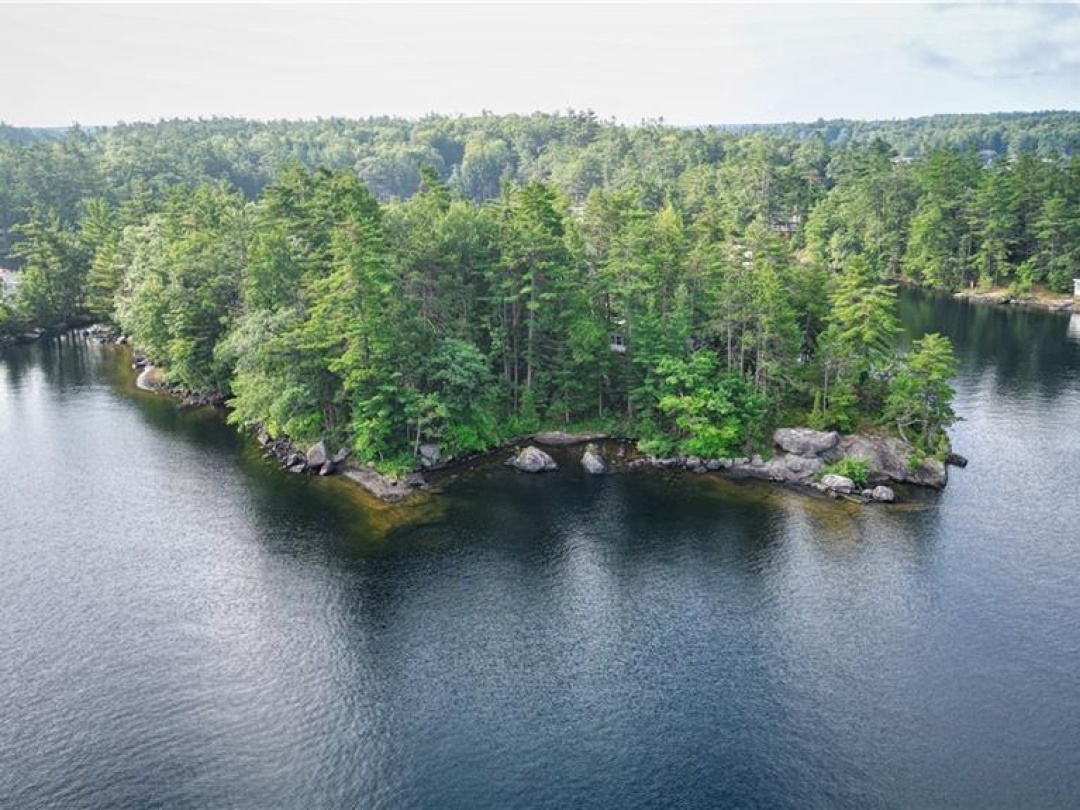 1 ISLAND 3LM Island, 