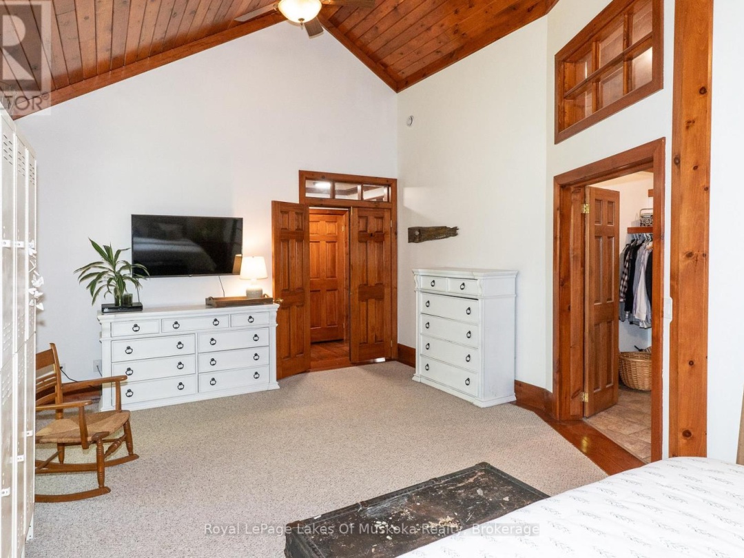 1080 WALKERS GLENN CRESCENT, 
