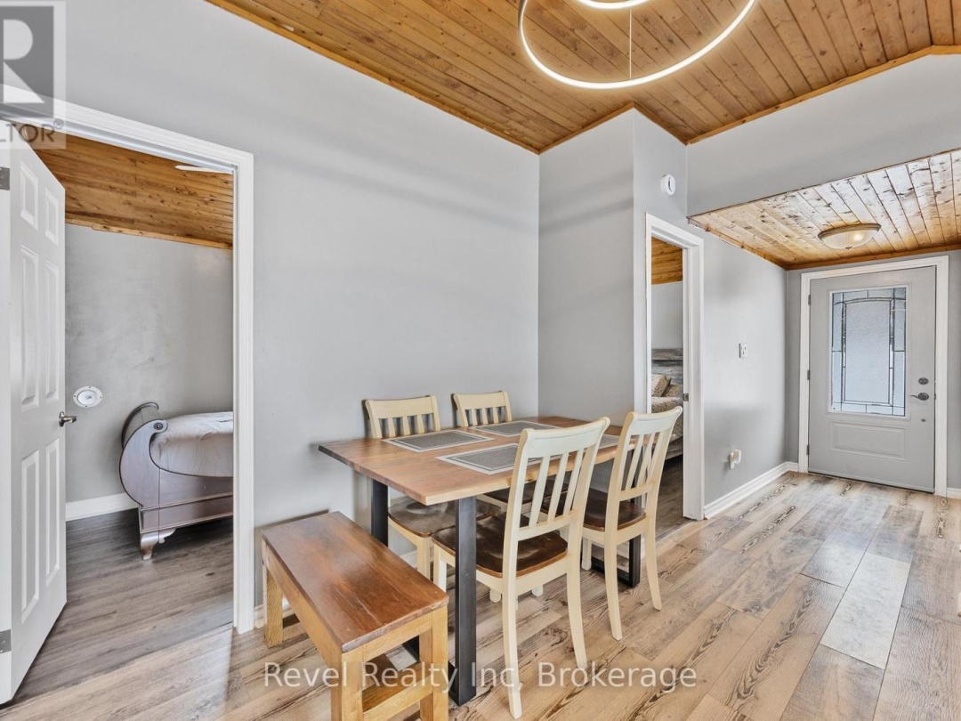 97 Maskinonge Road, Georgian Bay