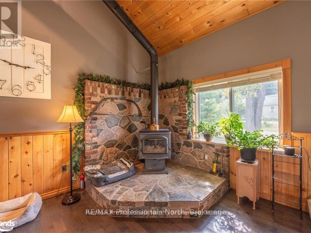 1026 DEWEY STREET, 