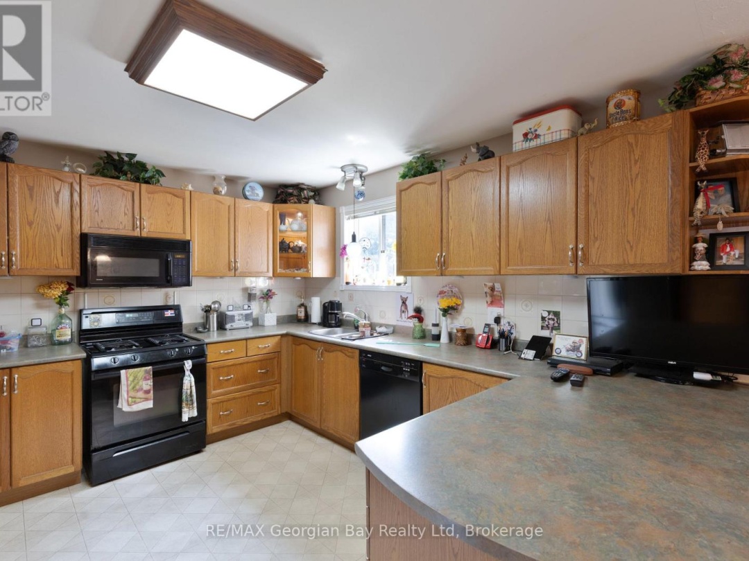 33 ANDERSON CRESCENT, 