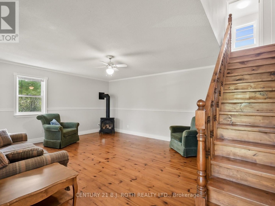 1048 OLD NORTH ROAD N, 