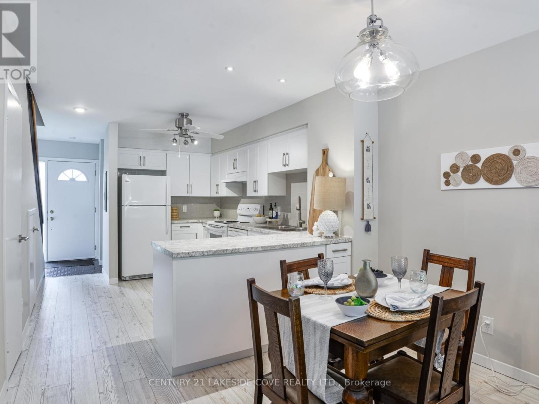 Unit 16 2 Paradise Boulevard W, Lake Simcoe