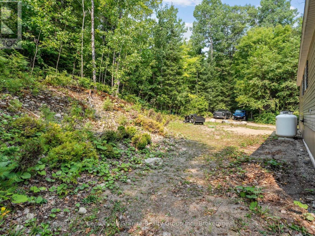 2275 KENNISIS LAKE ROAD, 