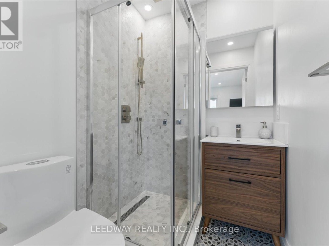 24410 Thorah Park Boulevard, Lake Simcoe