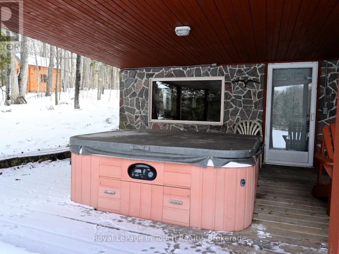 476 Hungry Bay Road E, Six Mile Lake