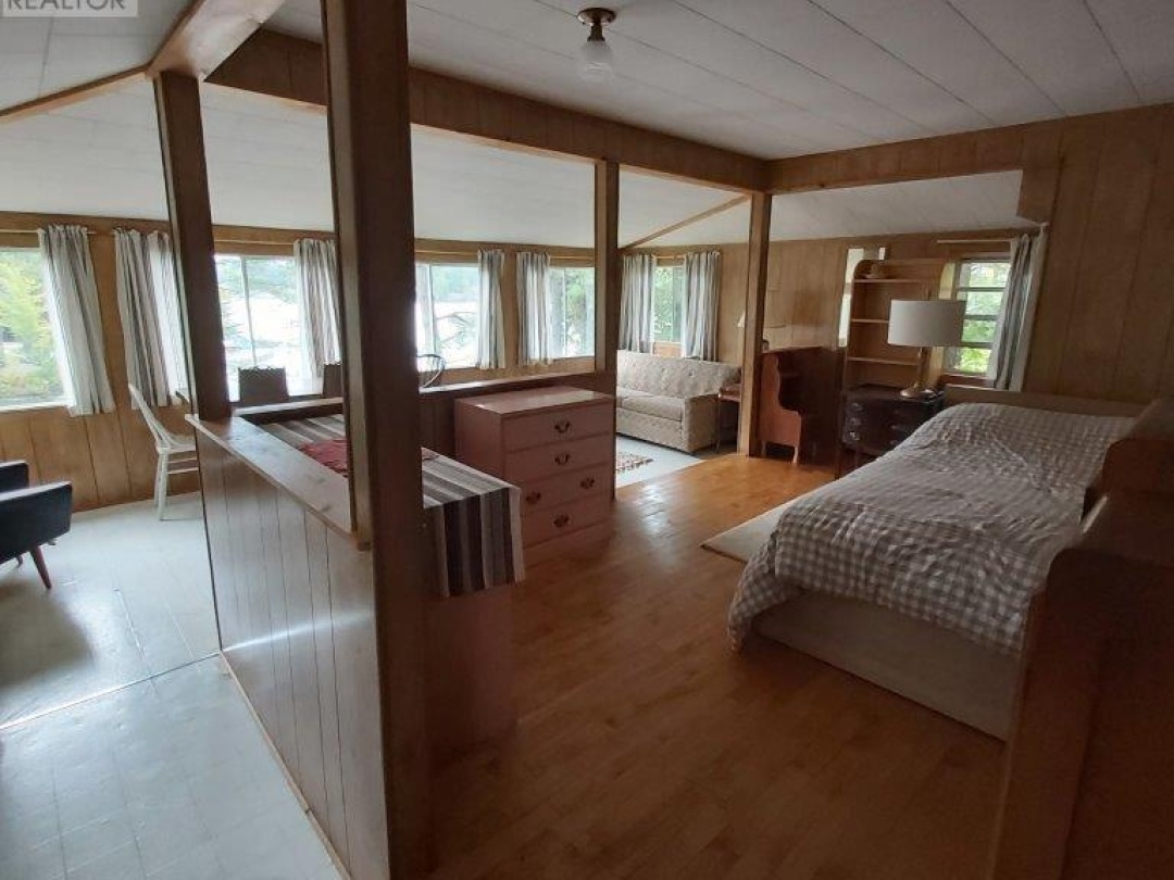 1 1 1051 Wigwam Lodge Road, Kahshe Lake