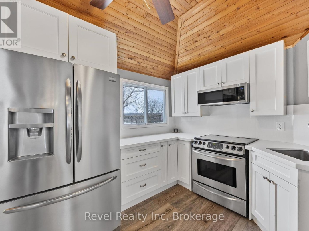 97 Maskinonge Road, Georgian Bay