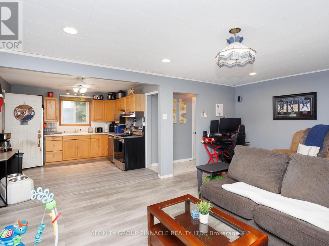 828 NORTHLINE ROAD, 
