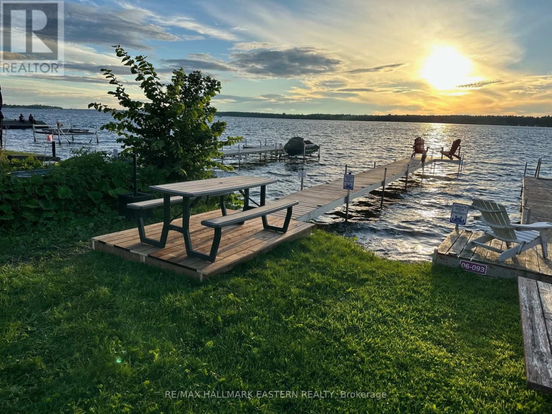 42 Pavillion Road, Sturgeon Lake