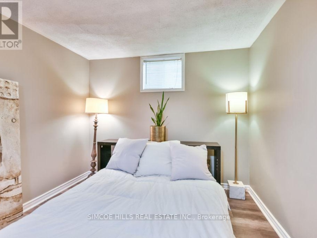 40 LAURENTIAN LANE, 