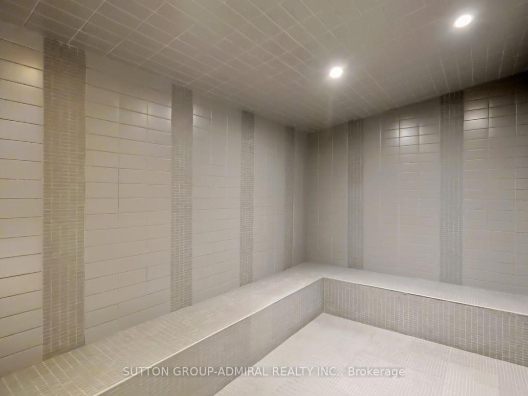 209 - 120 CARRICK TRAIL, 