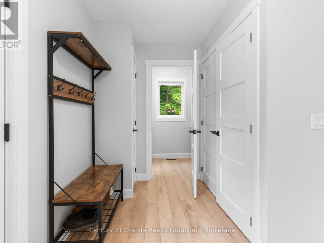 1009 HYACINTH ROAD, 