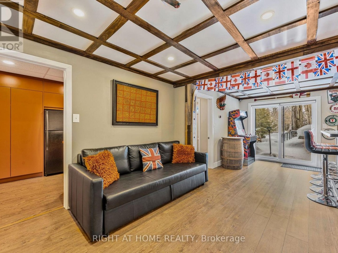 7592 East River Road, Black Lake