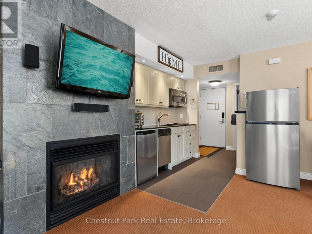 52 107 1235 Deerhurst Drive, Peninsula Lake