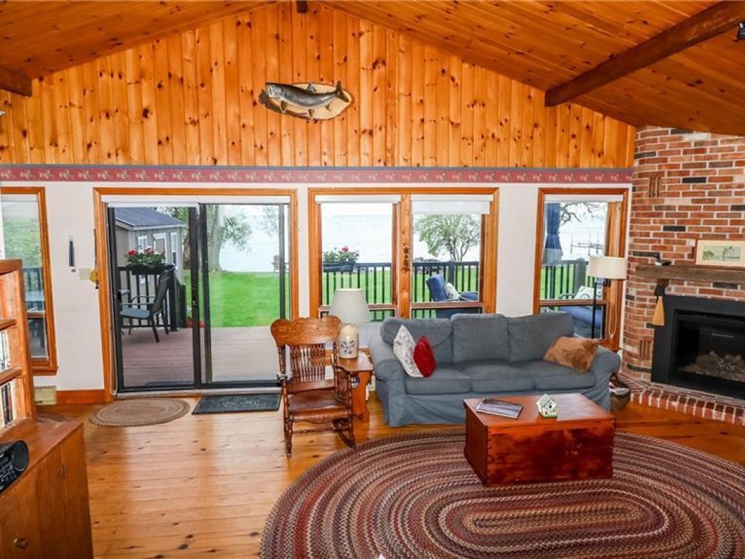 3822 Glenrest Drive Drive, Lake Simcoe