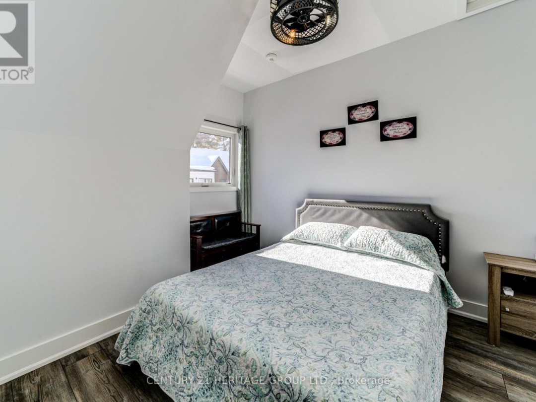 44 RUBY CRESCENT, 