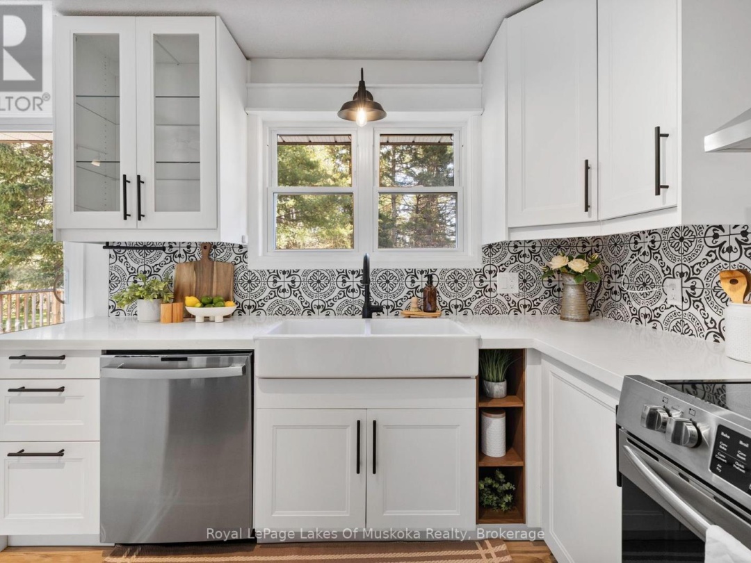 1136 High Falls Road, Muskoka River